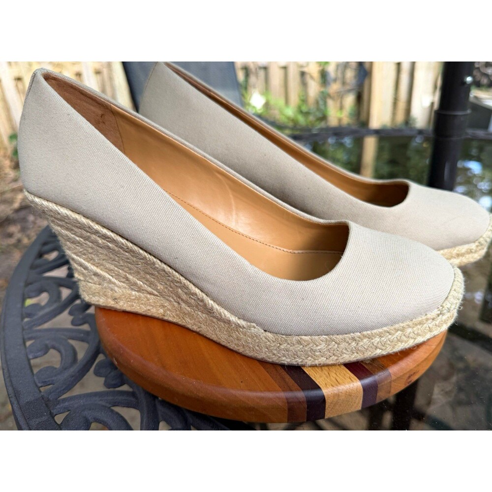 Women’s Beige Canvas Espadrille Wedge Slip On Closed Toe Heels Size 9